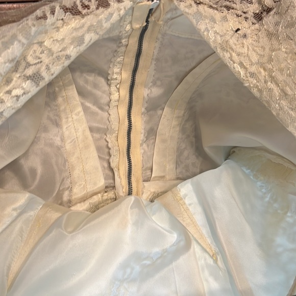 Vintage lace 1960’s long sleeve lace wedding dress - Picture 12 of 13